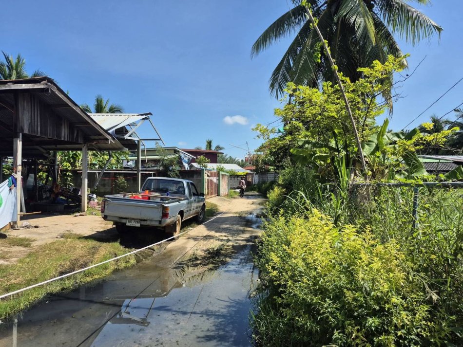 คณะกรรมการตรวจรับการจ้าง โครงการปรับปรุงถนนบ้านทุ่ม หมู่ที่ 1 และโครงการก่อสร้างถนน คสล.บ้านโนนแกด หมู่ที่ 7  ช่างคุมงานพร้อมตัวแทนผู้รับจ้างเข้าชี้รับมอบพื้นที่จุดก่อสร้าง เพื่อดำเนินการก่อสร้าง